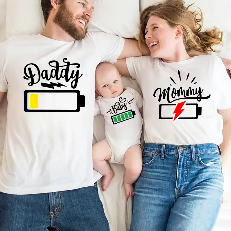 Plant Parent T Shirt - 面白いお揃いの家族バッテリーティーシャツ、ママ、パパ、息子、娘、赤ちゃんのお揃い服、黒の家族Tシャツ、家族写真撮影用